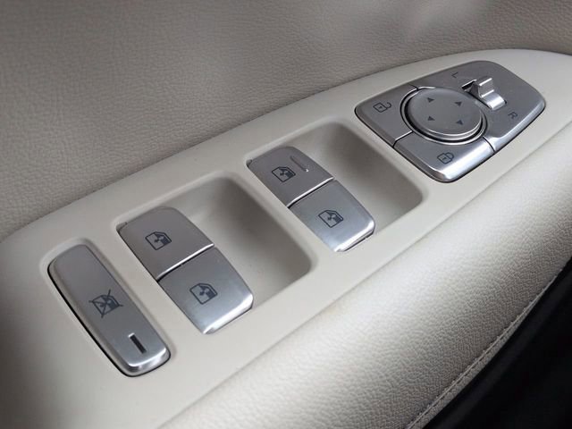 Used 2025 Genesis G70 2.5T image 24