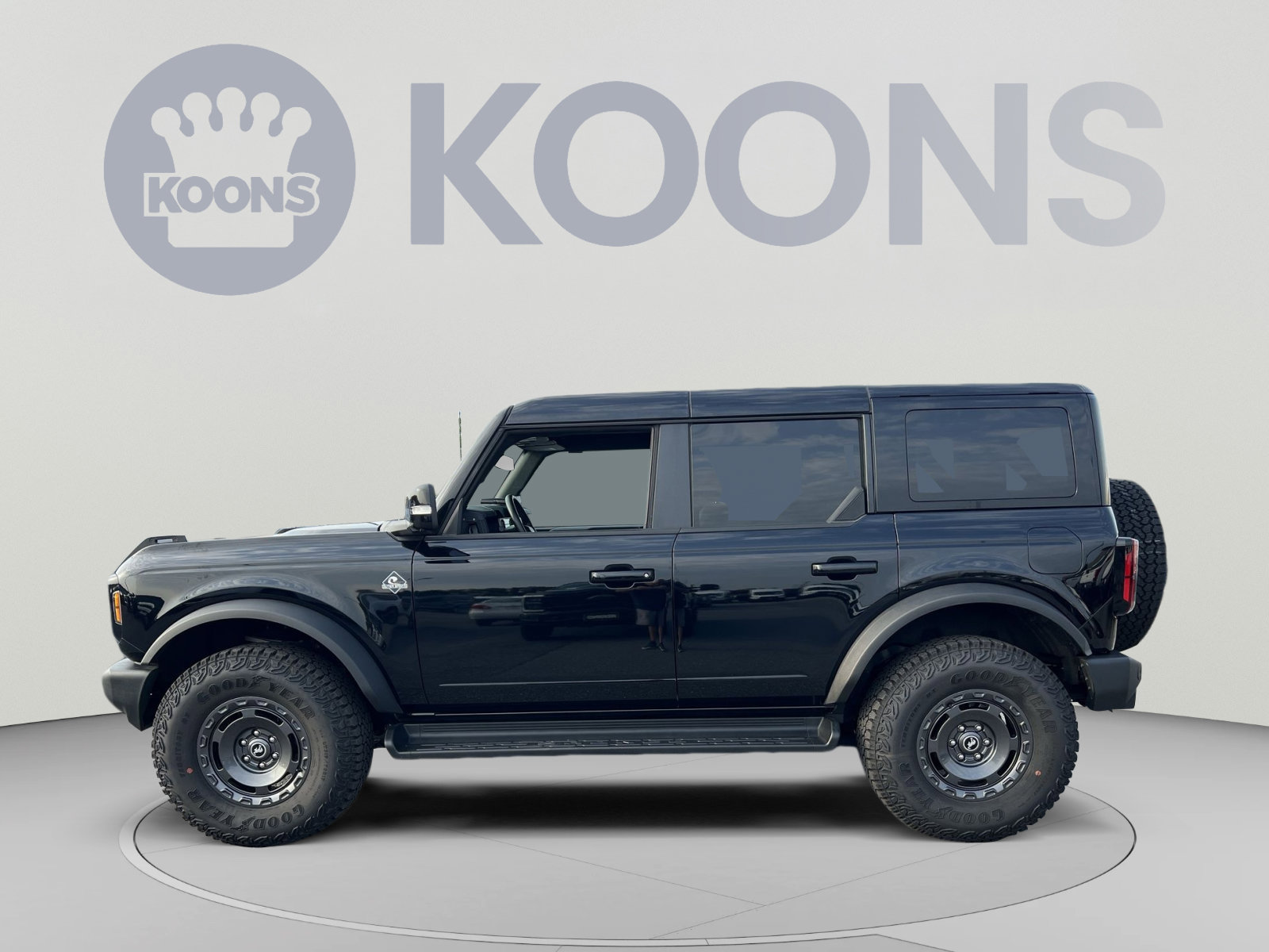 Certified 2025 Ford Bronco Outer Banks w/ Sasquatch Package AWD/4WD image 2