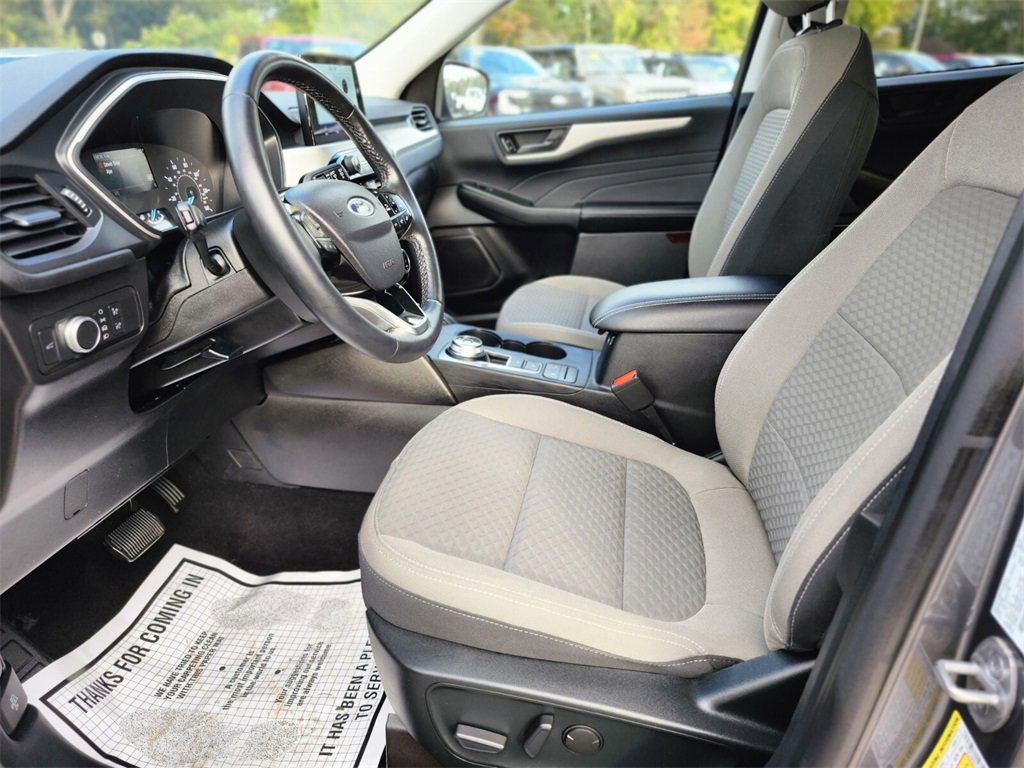 Certified 2022 Ford Escape SE w/ SE Sport Appearance Package image 18
