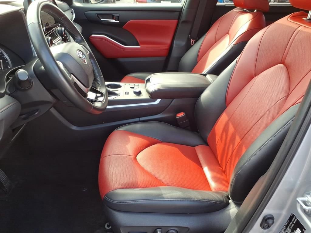 Used 2023 Toyota Highlander XSE image 9