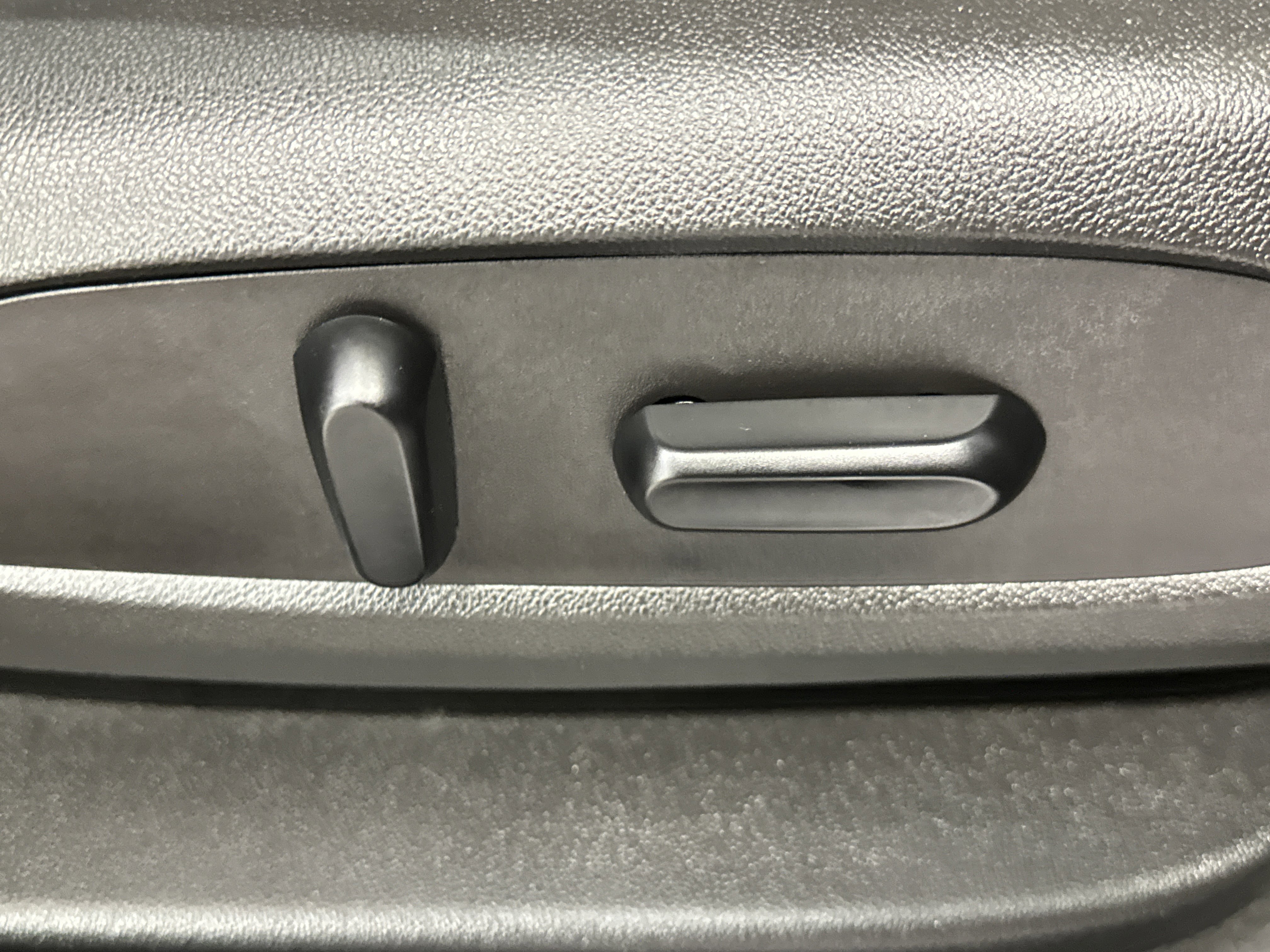 Used 2019 Chevrolet Blazer LT w/ Sun and Wheels Package image 23