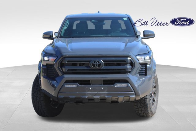 Used 2025 Toyota Tacoma SR5 AWD/4WD image 2