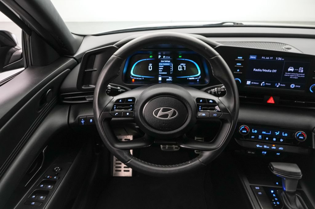 Used 2025 Hyundai Elantra Sport FWD image 13