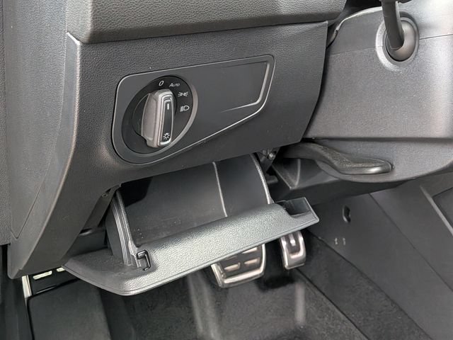 Used 2024 Volkswagen Tiguan SE R-Line w/ MDO Package, Two-Row AWD/4WD image 13