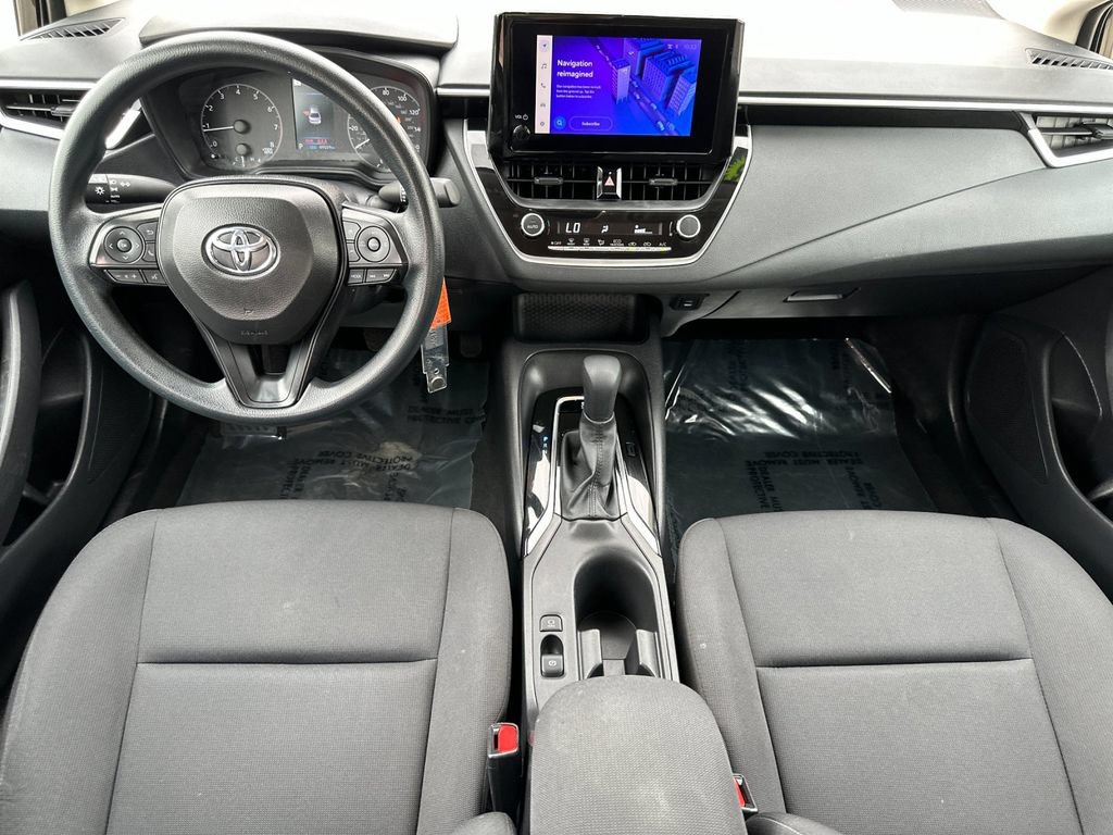 Used 2025 Toyota Corolla LE FWD image 12