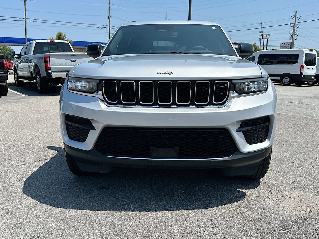 Used 2024 Jeep Grand Cherokee Laredo X w/ Luxury Tech Group I RWD image 5