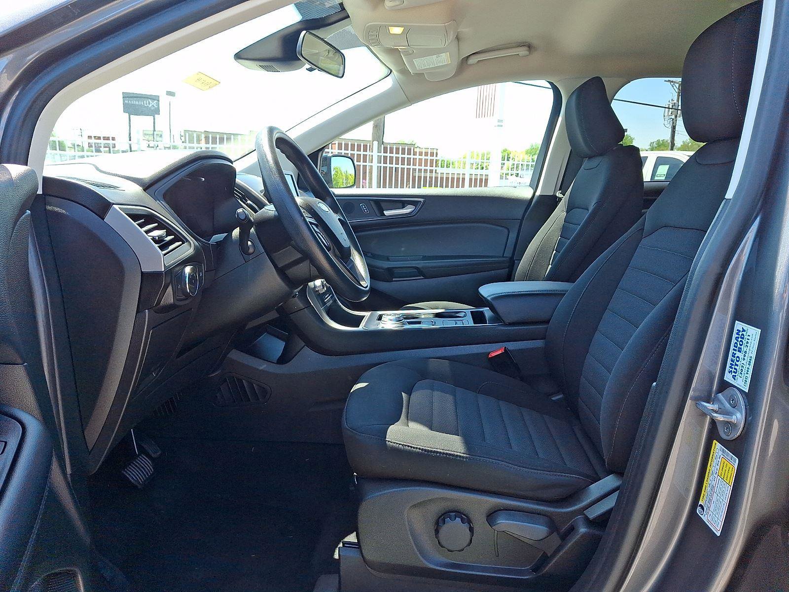 Certified 2022 Ford Edge SE w/ Black Appearance Package AWD/4WD image 10