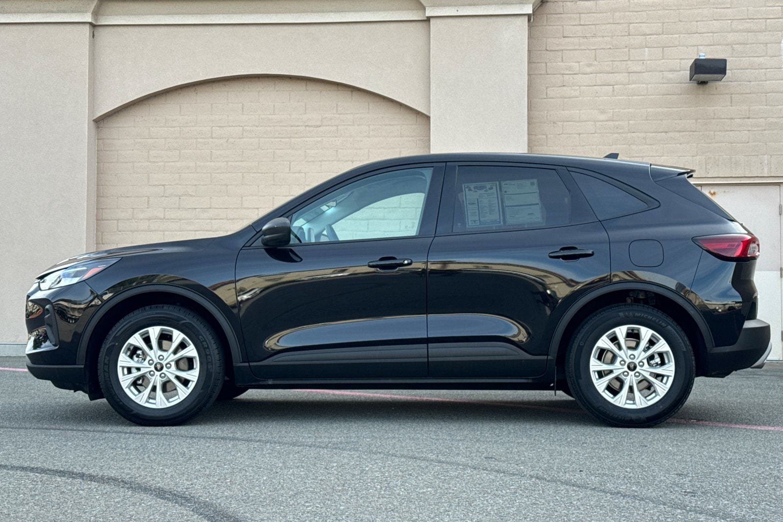 Certified 2025 Ford Escape Active FWD image 10