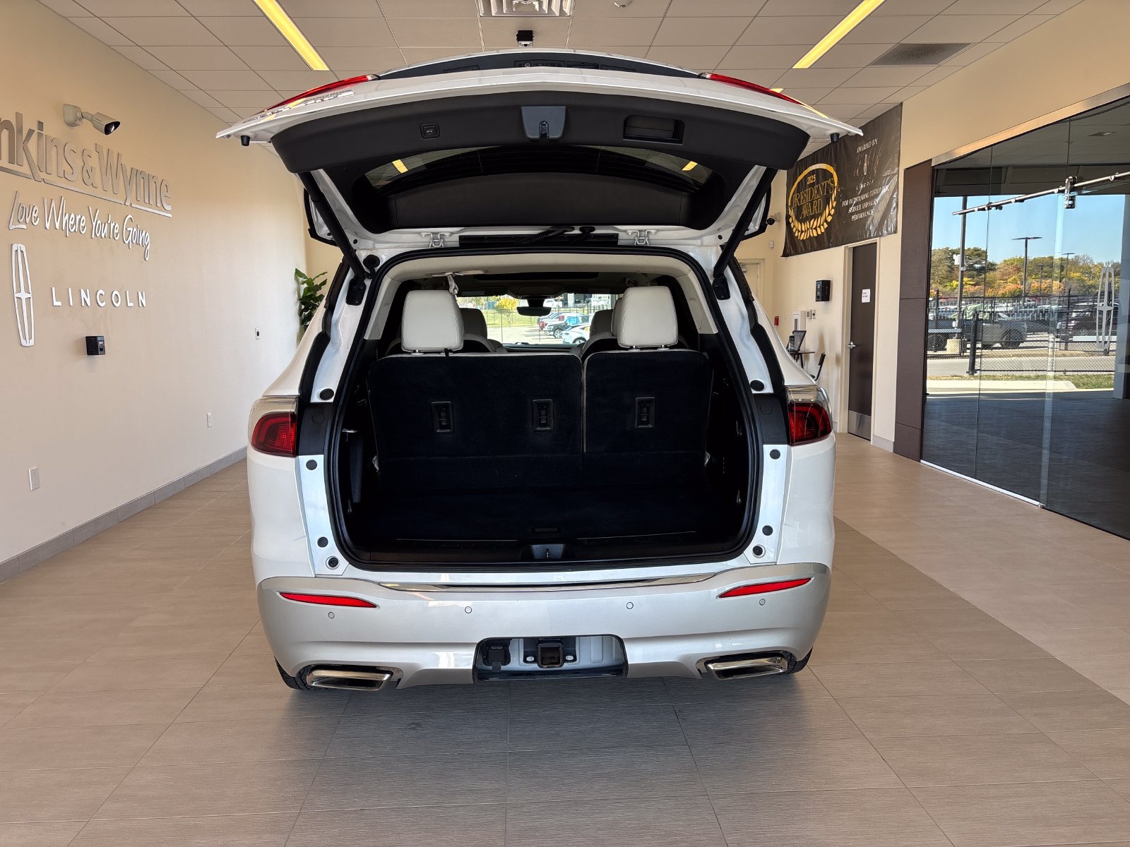 Used 2024 Buick Enclave Premium w/ Experience Buick Package FWD image 10