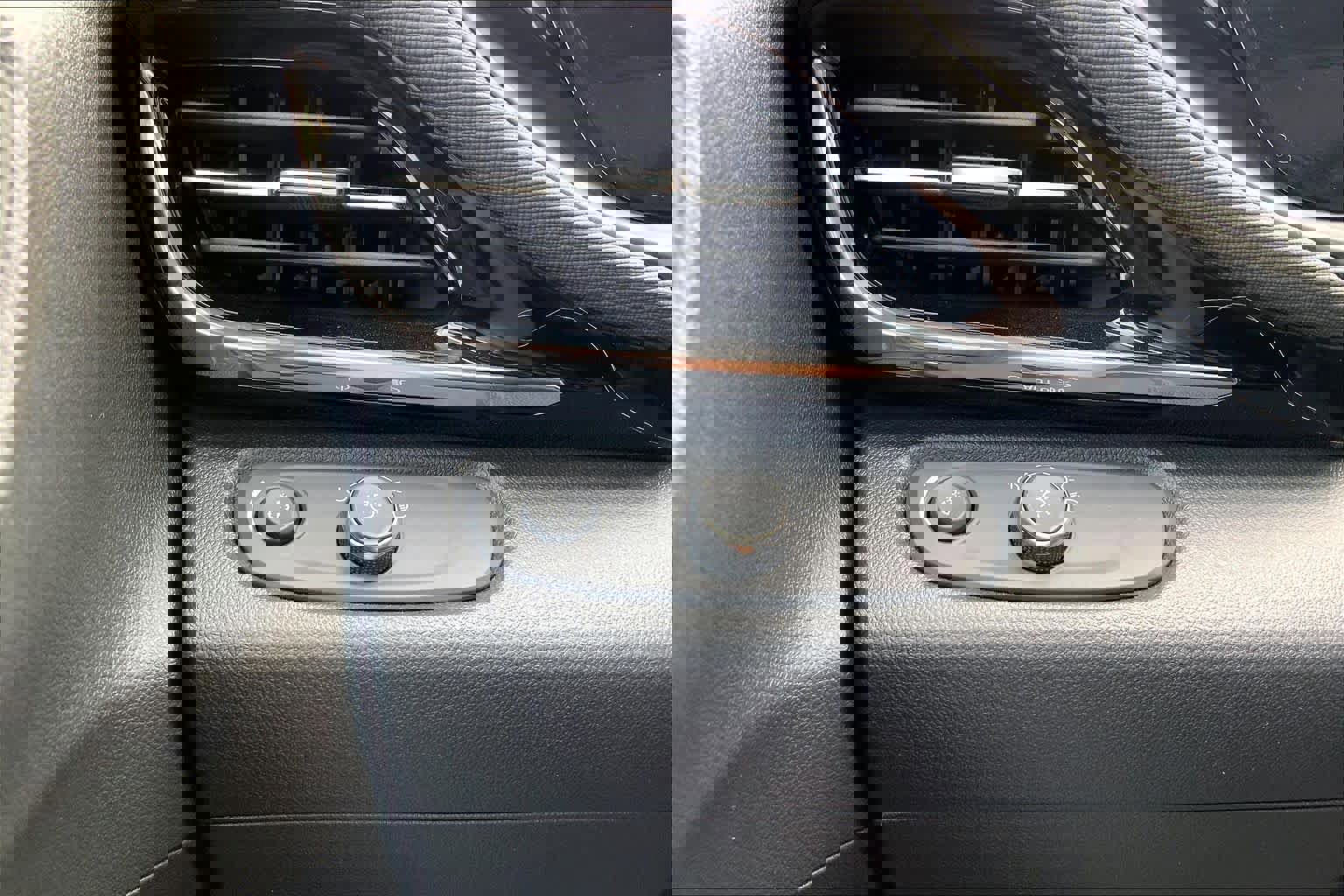 Used 2025 Buick Envista Avenir image 36