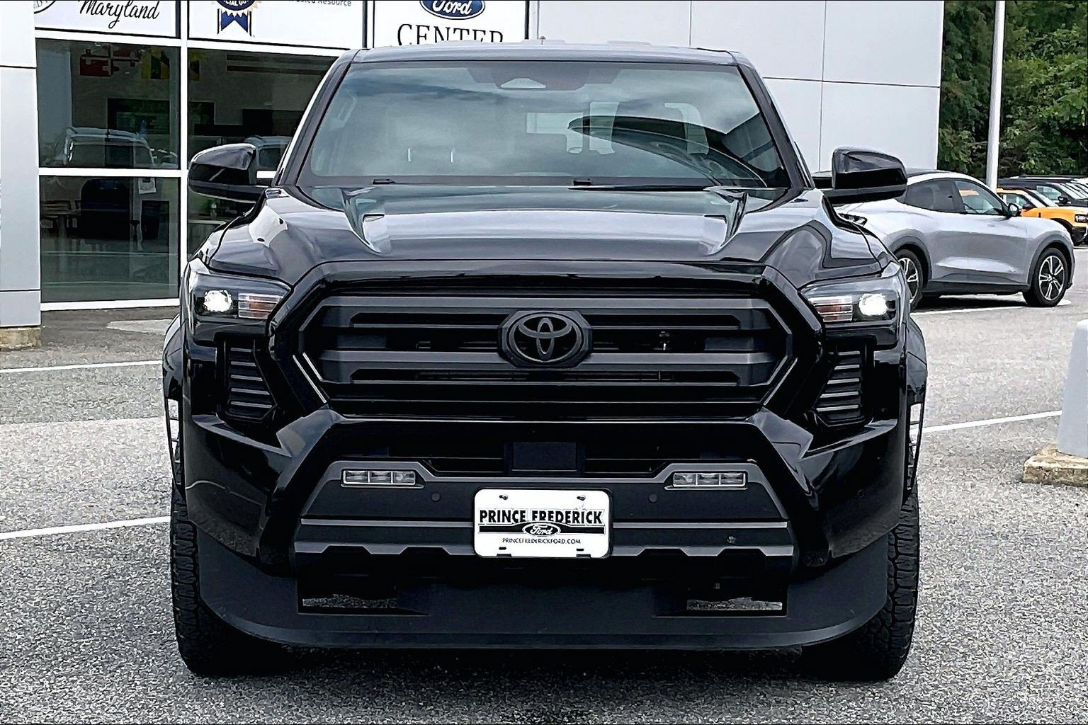 Used 2024 Toyota Tacoma SR5 AWD/4WD image 2