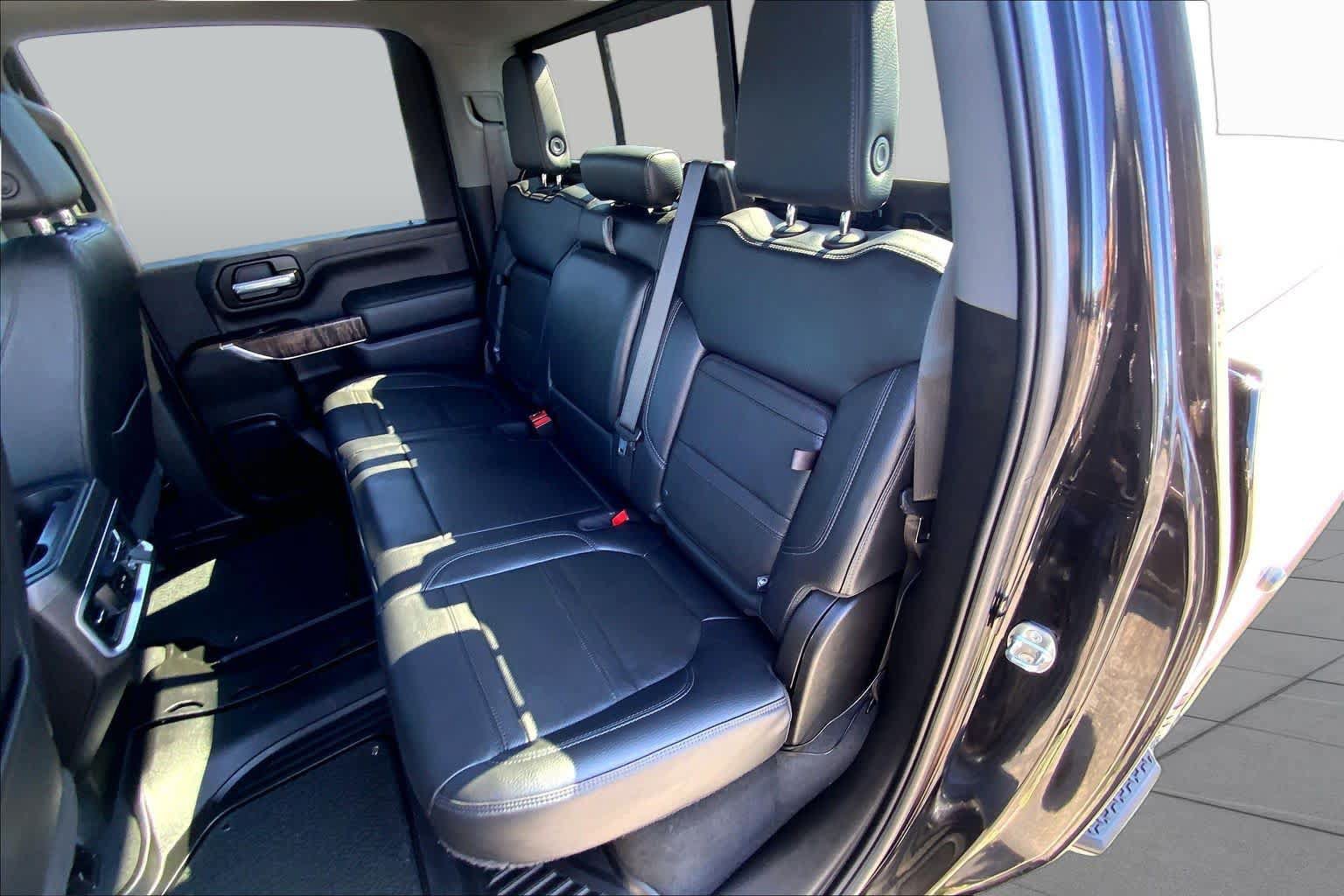 Used 2022 GMC Sierra 2500 Denali w/ Denali Black Diamond Edition AWD/4WD image 19