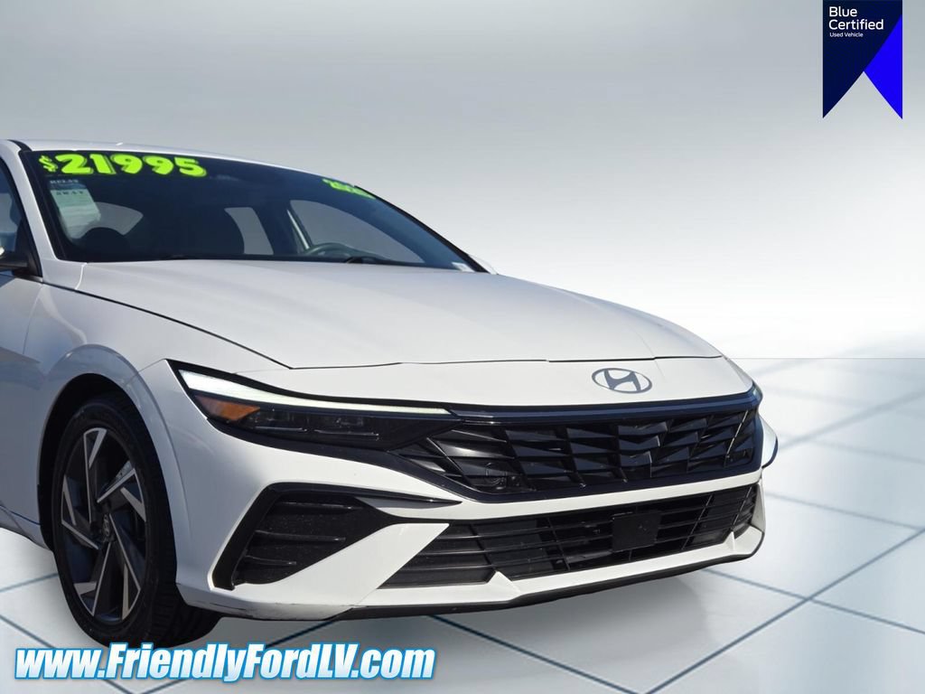 Used 2025 Hyundai Elantra SEL FWD image 9