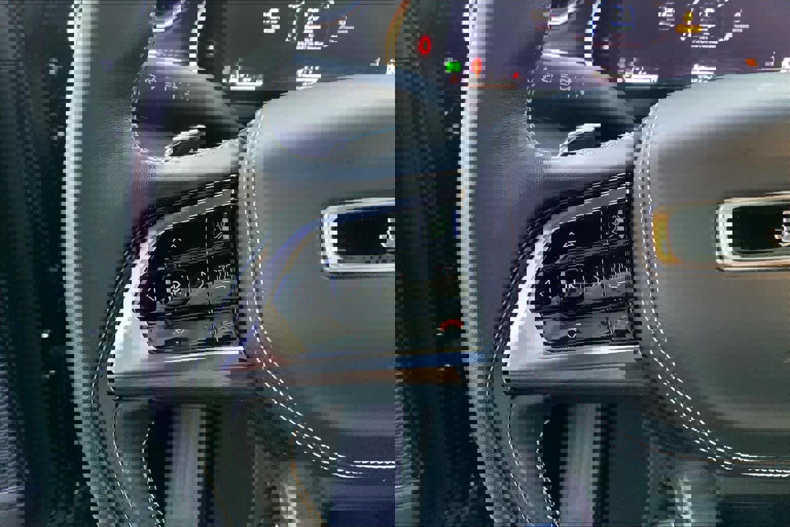 Used 2023 Jeep Grand Cherokee L Overland w/ Advanced Protech Group III image 23