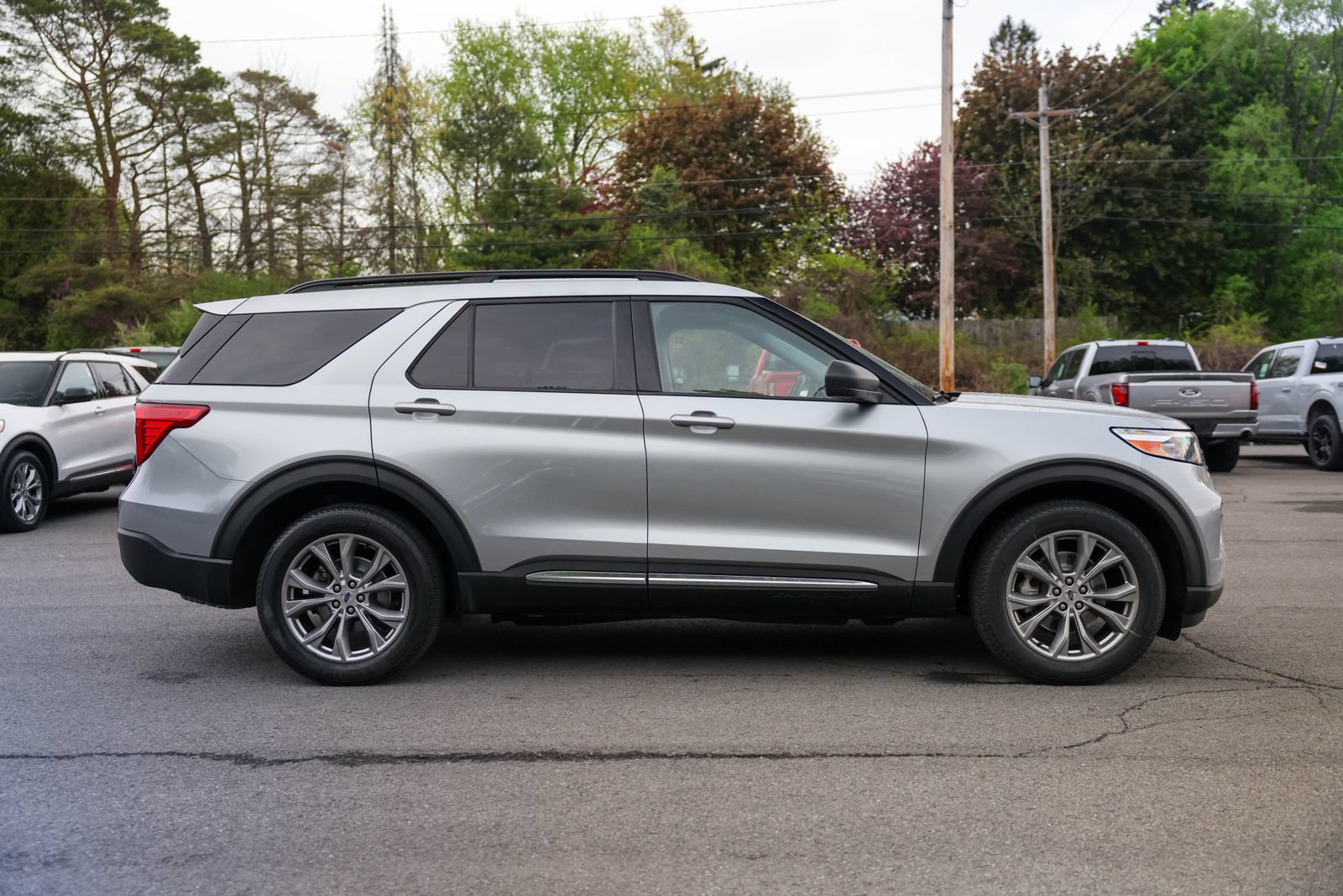 Certified 2023 Ford Explorer XLT w/ Equipment Group 202A AWD/4WD image 4