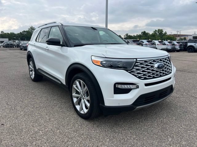 Certified 2023 Ford Explorer Platinum w/ Technology Package AWD/4WD image 3