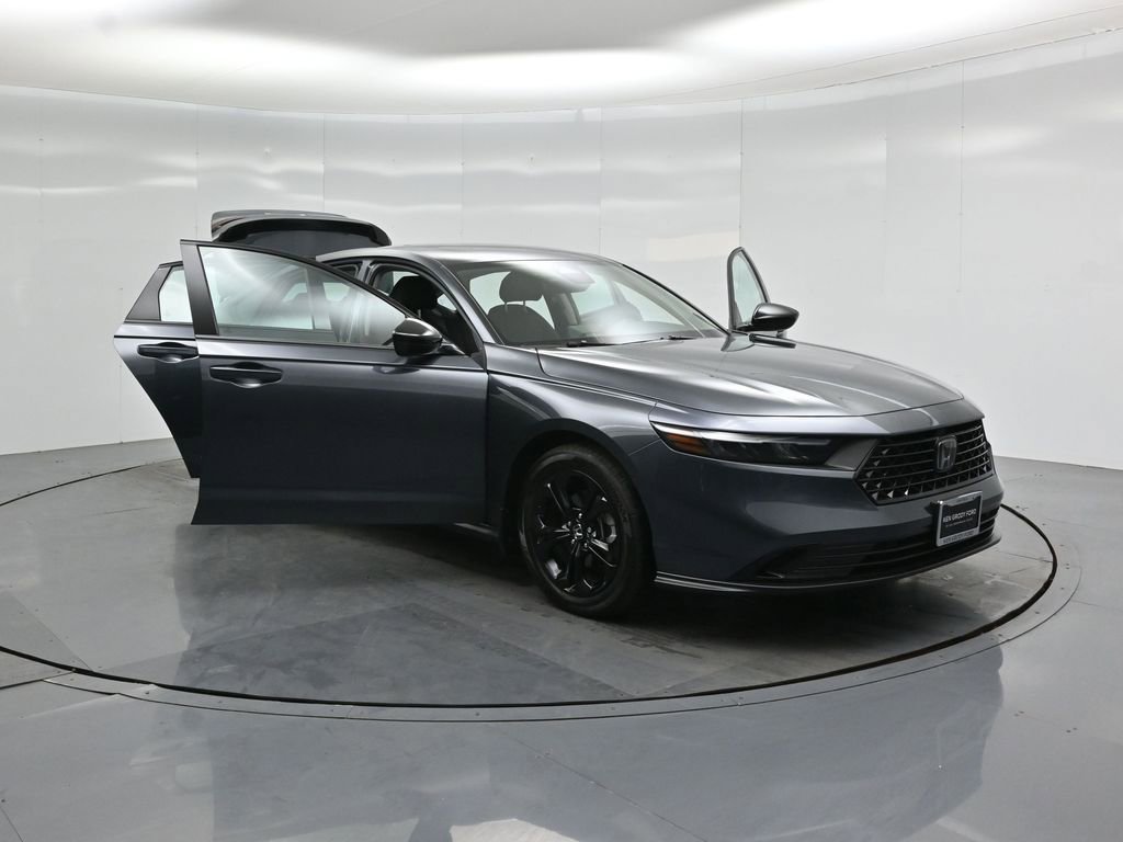 Used 2025 Honda Accord SE image 25