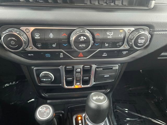 Used 2025 Jeep Wrangler Unlimited Sahara AWD/4WD image 16