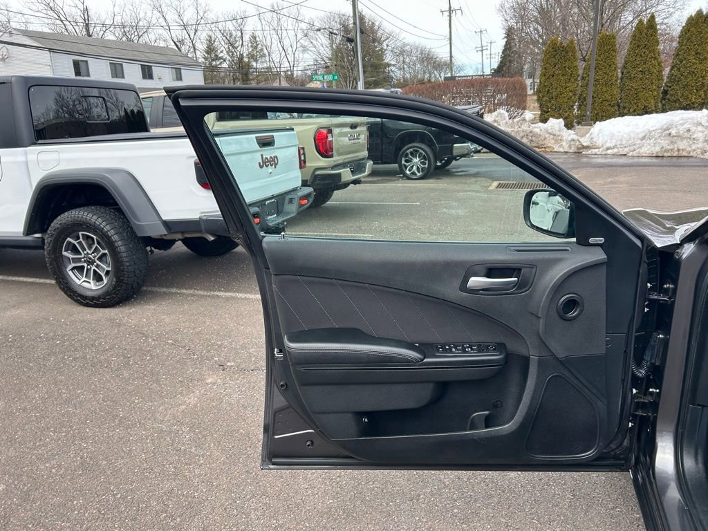 Used 2019 Dodge Charger SXT w/ Blacktop Package image 13