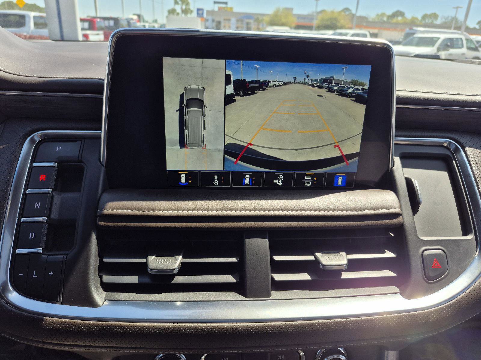 Used 2023 GMC Yukon XL SLT w/ SLT Premium Package image 18