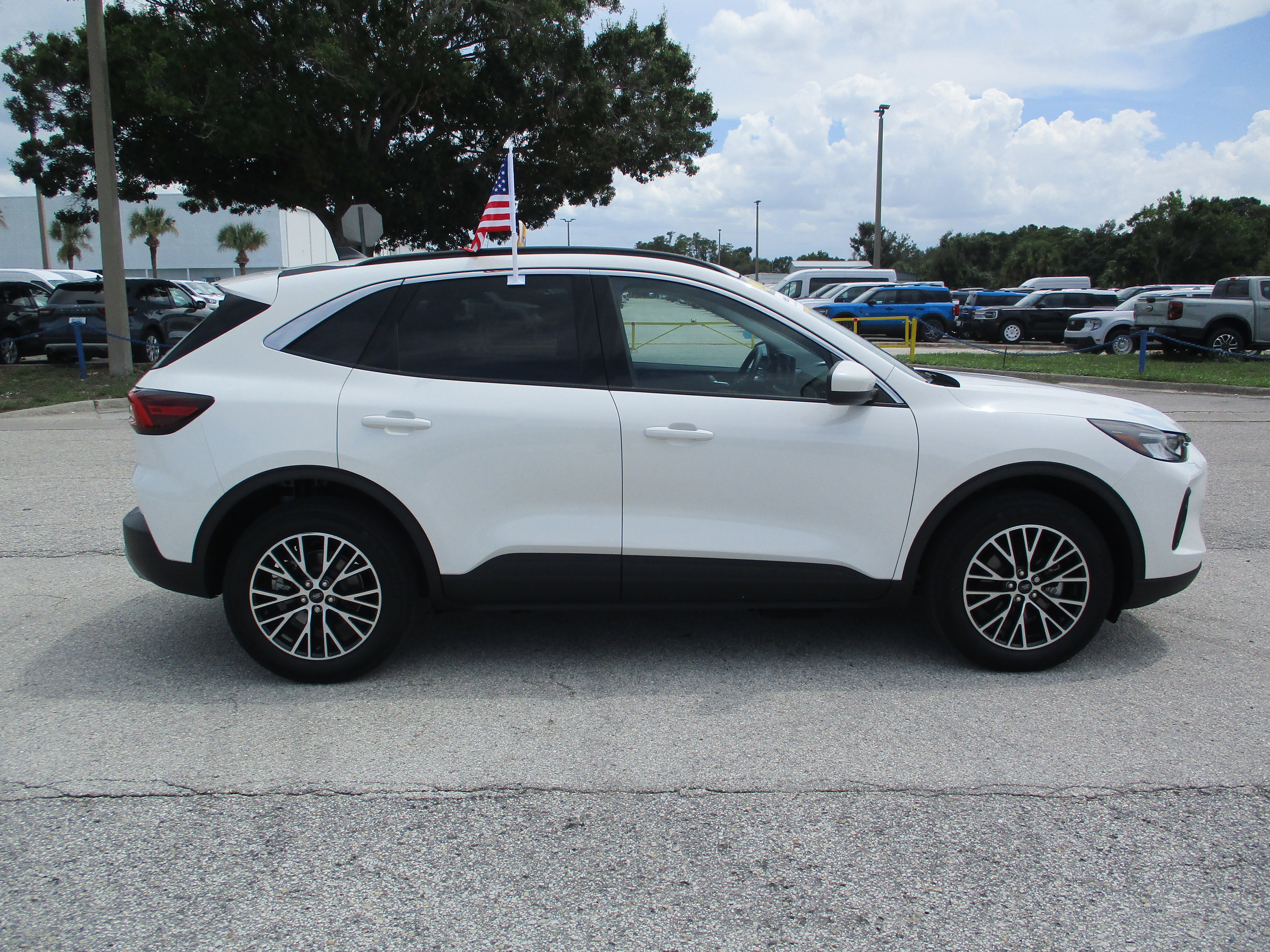 Certified 2023 Ford Escape SE image 6