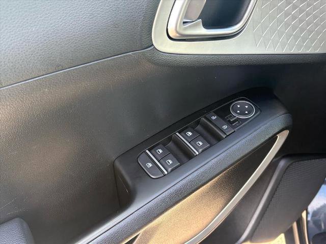 Used 2024 Kia Soul LX w/ Option Group 015 image 16