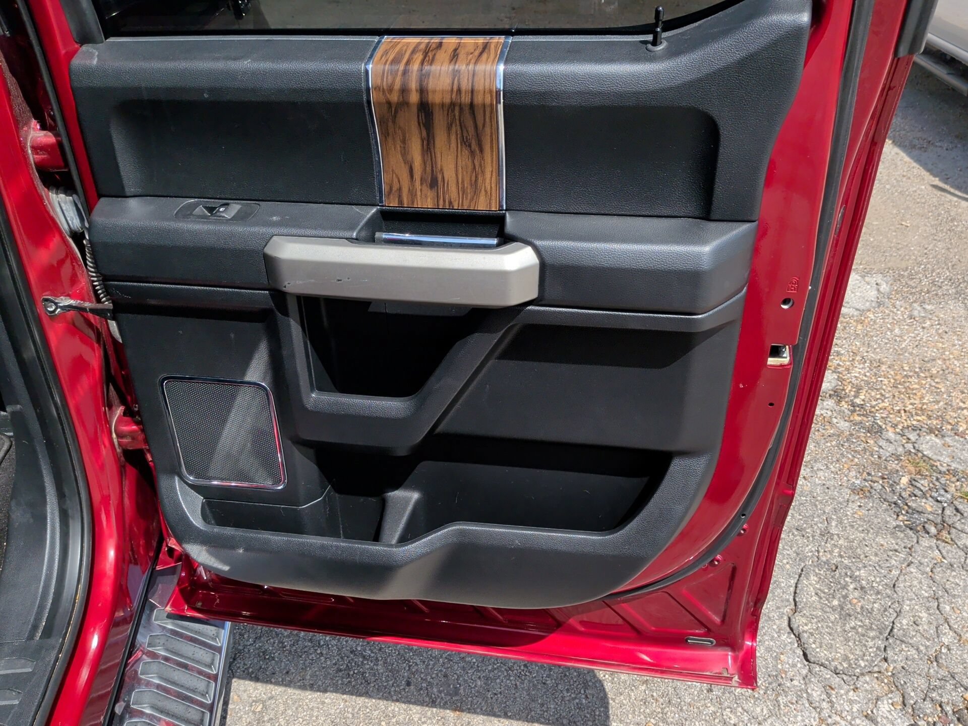 Certified 2019 Ford F150 Lariat w/ Equipment Group 502A Luxury AWD/4WD image 20