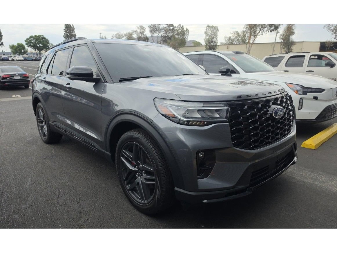 Certified 2025 Ford Explorer ST-Line w/ Premium Package RWD image 2