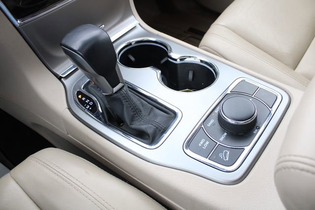 Used 2020 Jeep Grand Cherokee Limited AWD/4WD image 18