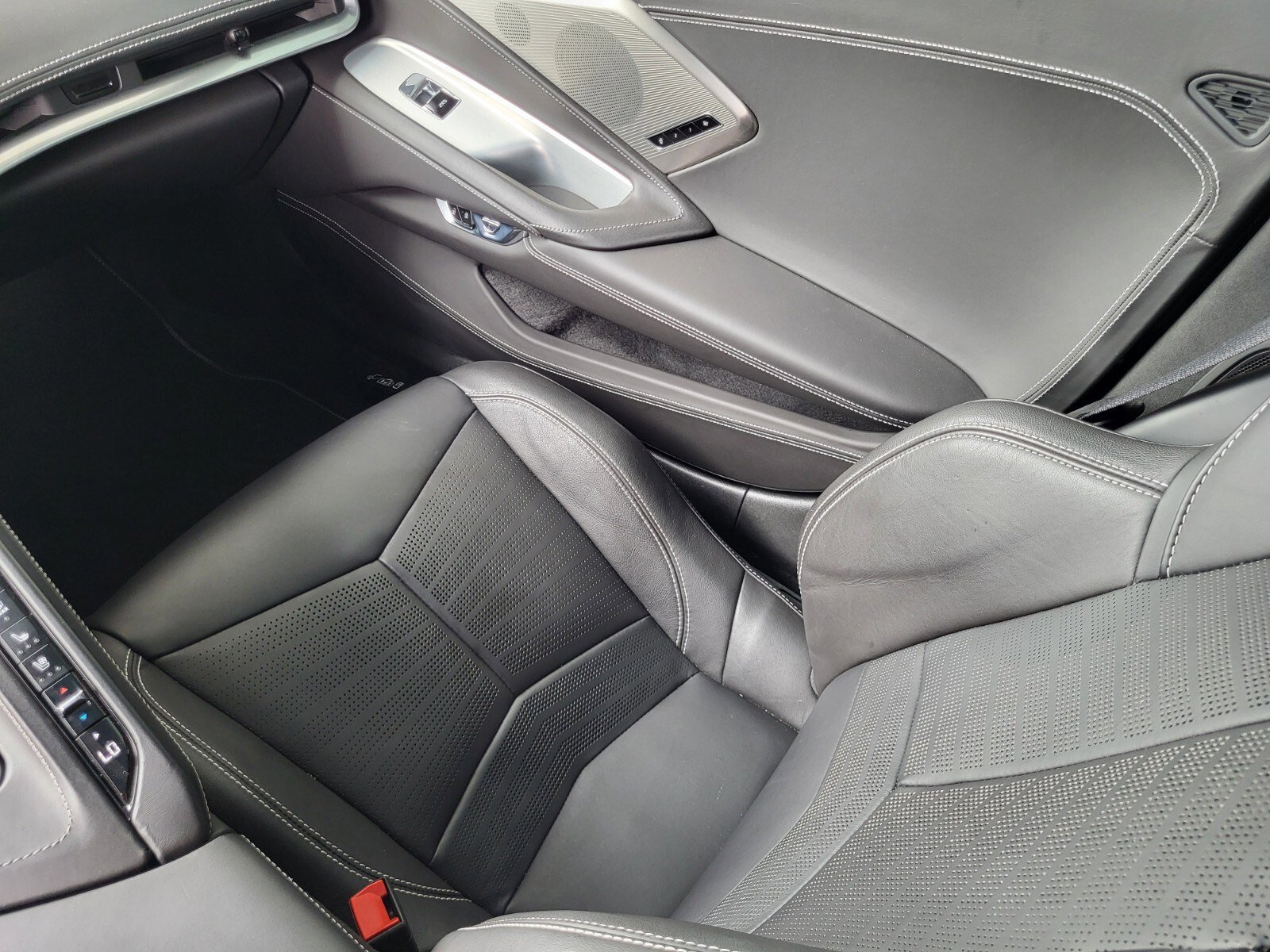 Used 2021 Chevrolet Corvette Stingray Premium Cpe w/ Z51 Performance Package image 12