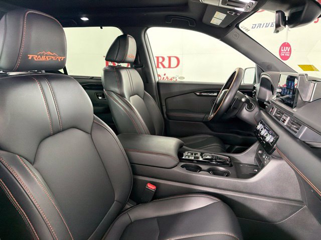 Used 2025 Honda Pilot TrailSport image 33