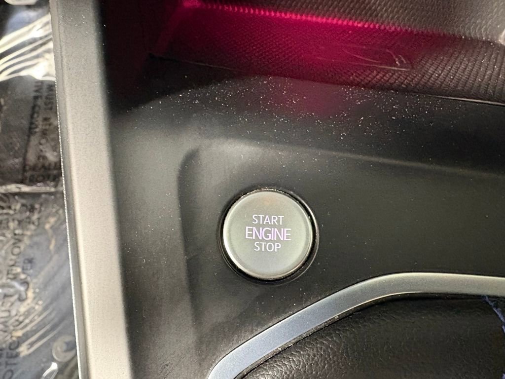 Used 2022 Volkswagen Golf R image 21