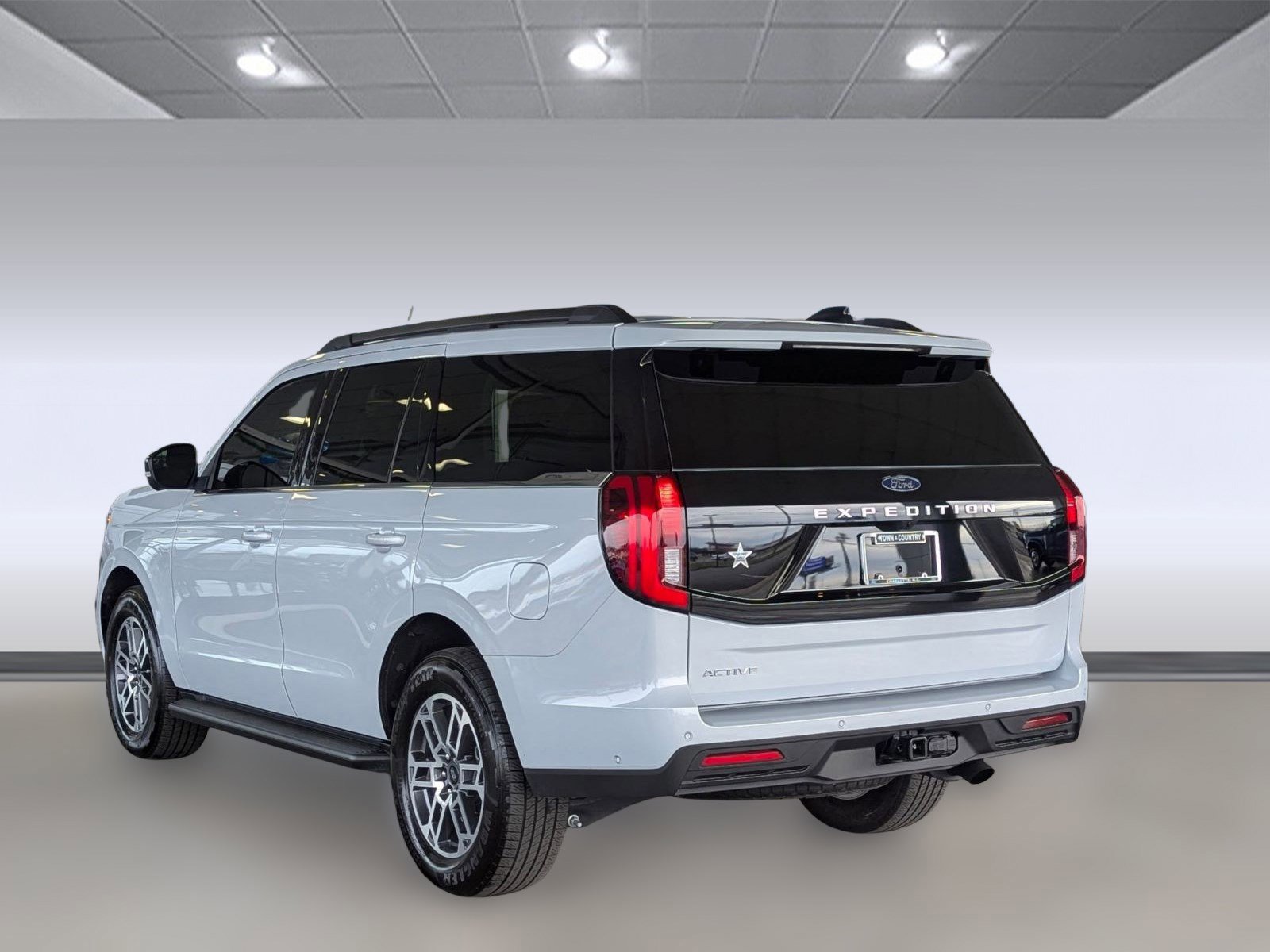 Certified 2025 Ford Expedition Active image 3