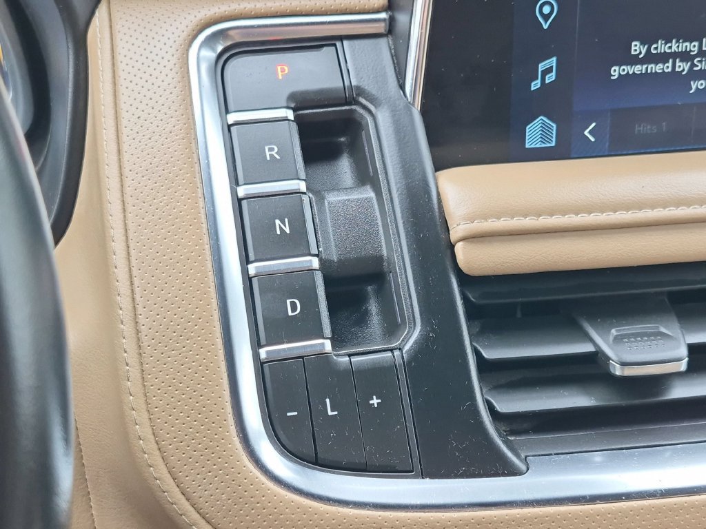 Used 2024 Chevrolet Tahoe Premier AWD/4WD image 14
