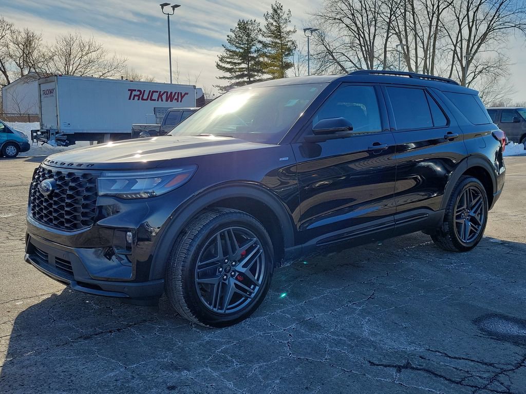 Certified 2025 Ford Explorer ST-Line w/ Premium Package image 8