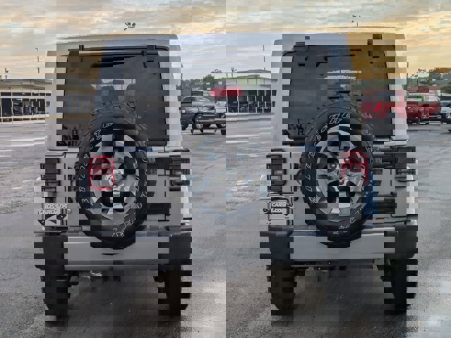 Used 2017 Jeep Wrangler Unlimited Sahara w/ Connectivity Group image 5