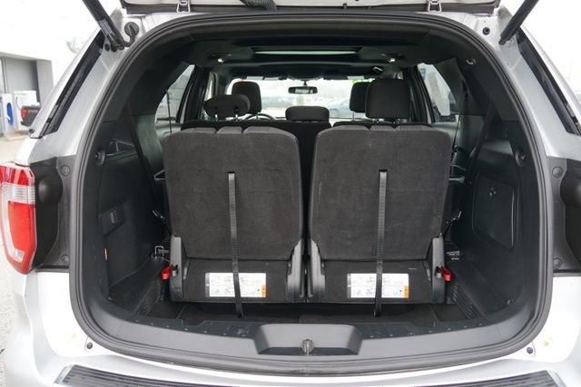 Certified 2018 Ford Explorer XLT w/ Equipment Group 201A image 7