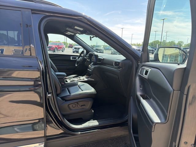 Certified 2020 Ford Explorer XLT w/ Equipment Group 202A AWD/4WD image 14