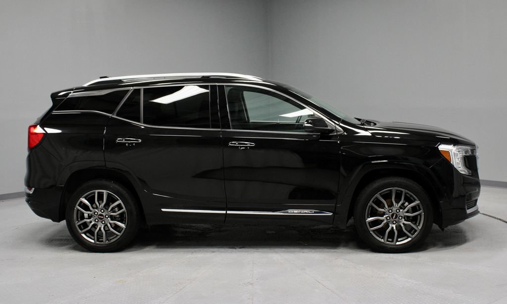 Used 2024 GMC Terrain Denali w/ Black Diamond Edition AWD/4WD image 5
