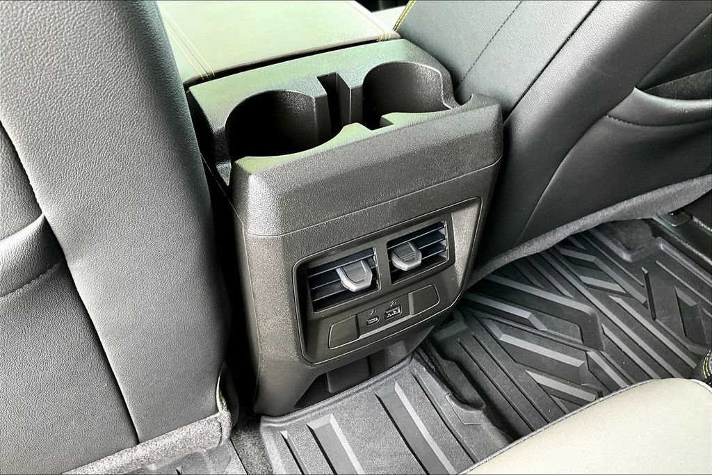 Used 2025 Chevrolet Colorado ZR2 w/ Technology Package AWD/4WD image 13