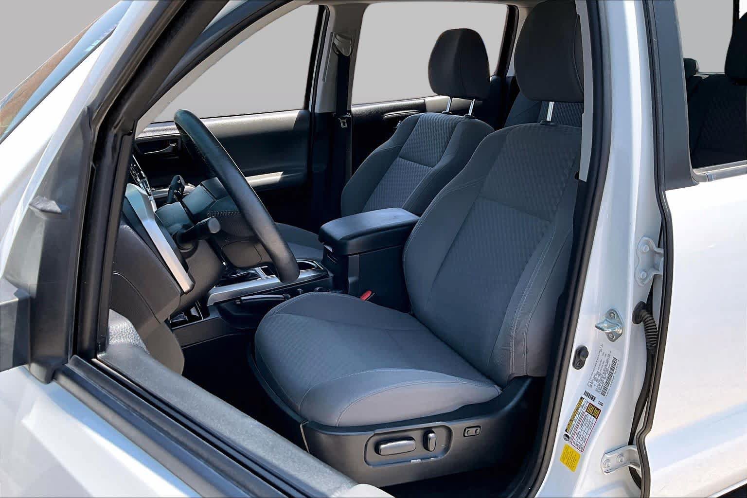 Used 2022 Toyota Tacoma SR5 RWD image 8