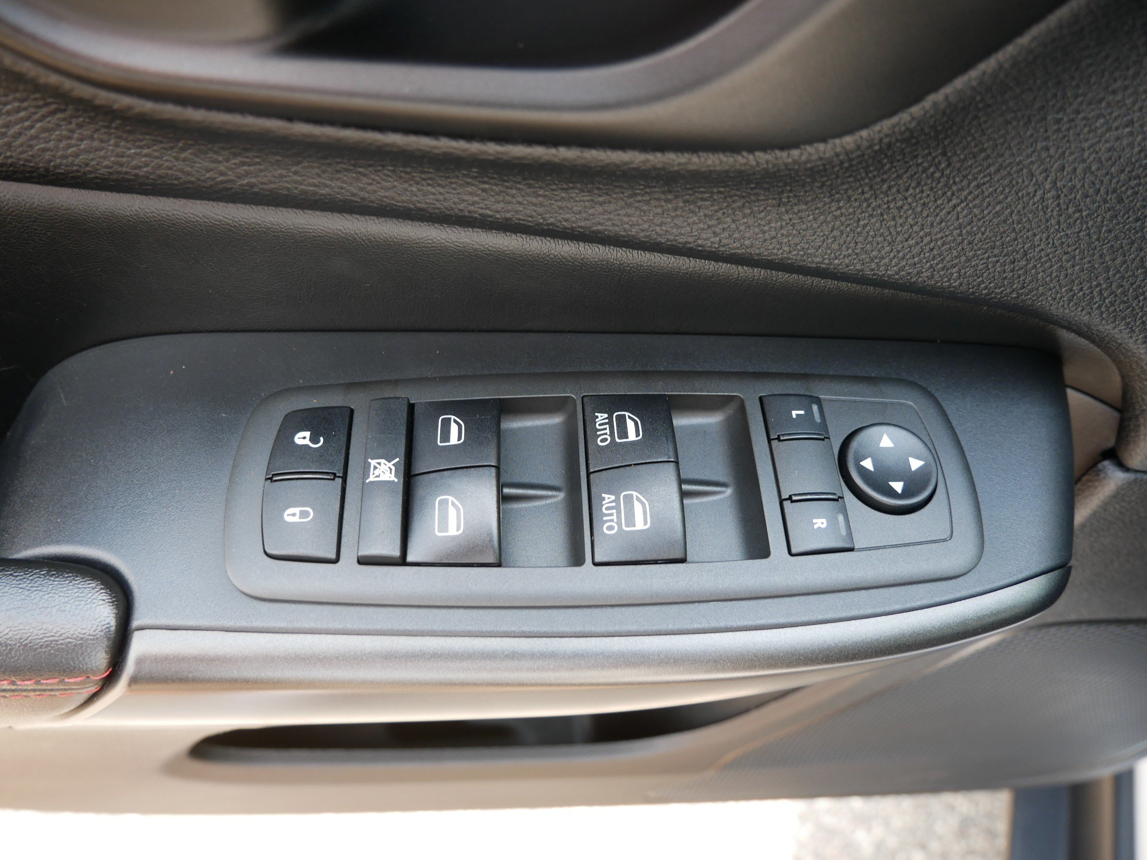 Used 2021 Jeep Cherokee Trailhawk AWD/4WD image 20