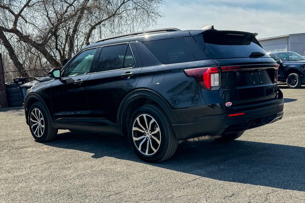 Certified 2025 Ford Explorer ST-Line AWD/4WD image 5