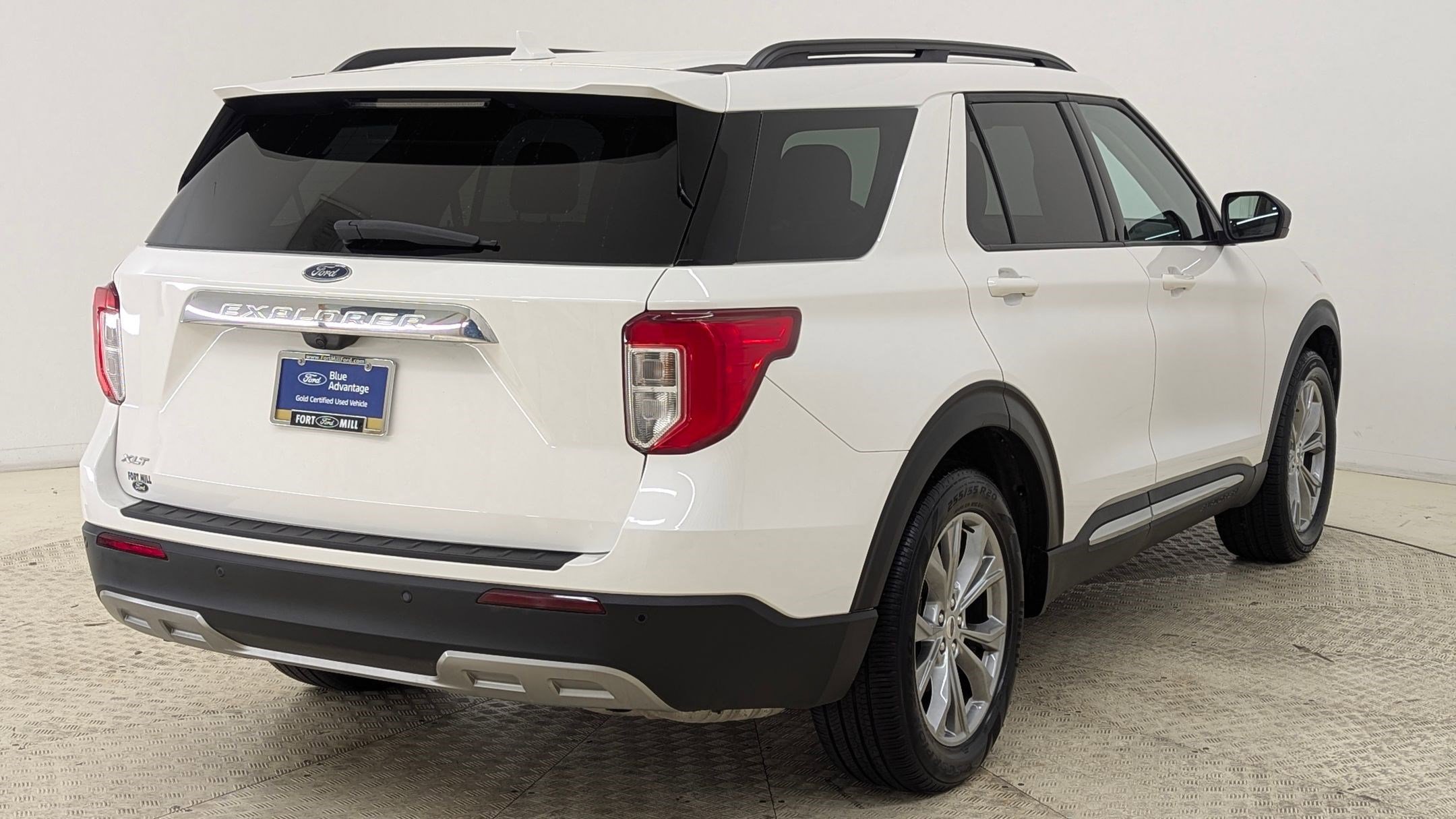 Certified 2022 Ford Explorer XLT w/ Equipment Group 202A image 9