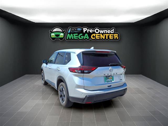 Used 2025 Nissan Rogue SV AWD/4WD image 4