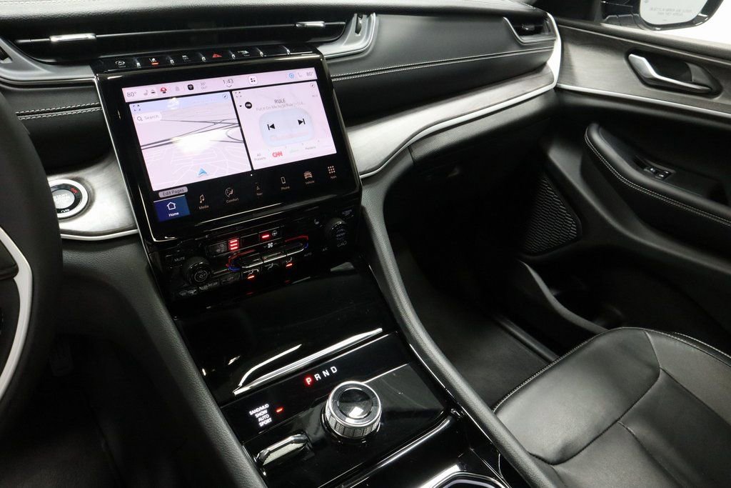 Used 2023 Jeep Grand Cherokee Limited w/ Black Appearance Package image 31