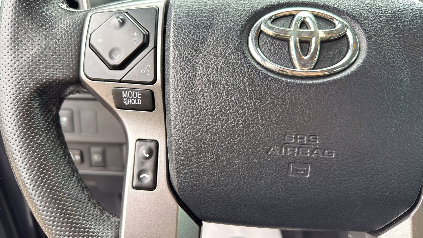 Used 2020 Toyota Tacoma SR5 w/ SR5 Appearance Package (SM) RWD image 16