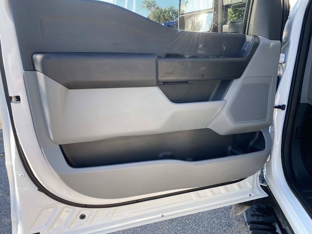 Certified 2025 Ford F250 XL AWD/4WD image 17