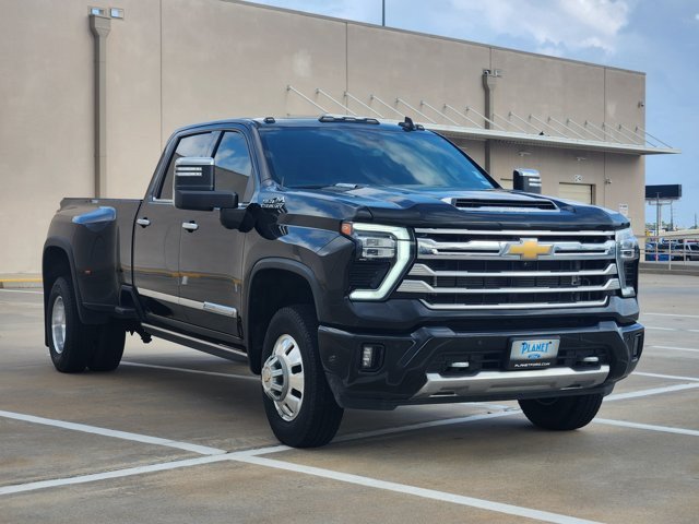 Used 2024 Chevrolet Silverado 3500 High Country w/ Technology Package AWD/4WD image 3