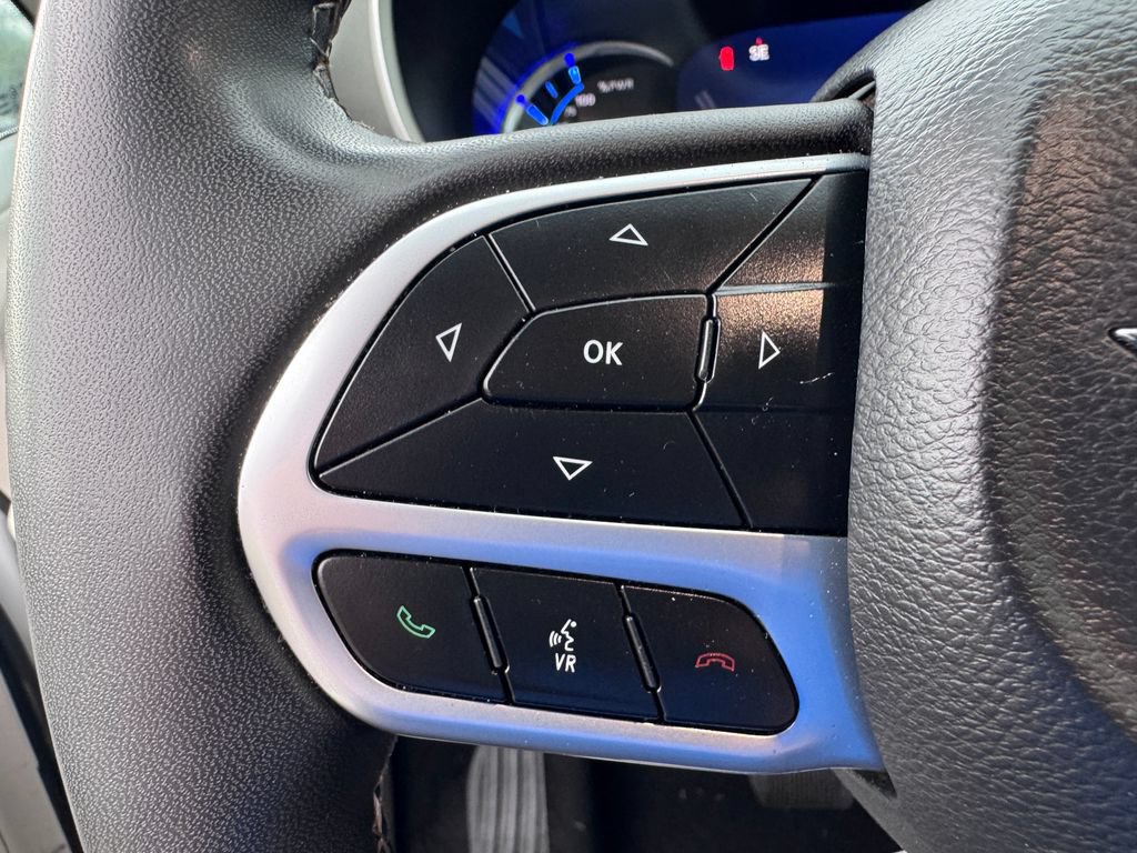 Used 2023 Chrysler Pacifica Touring-L FWD image 26